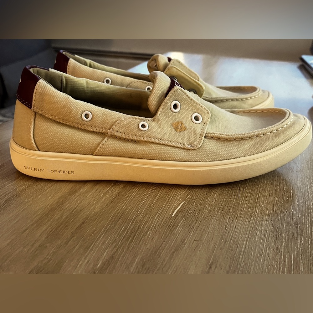 Sperry Men's Outer Banks 2-Eye Boat Shoe in washed khaki size 8.5